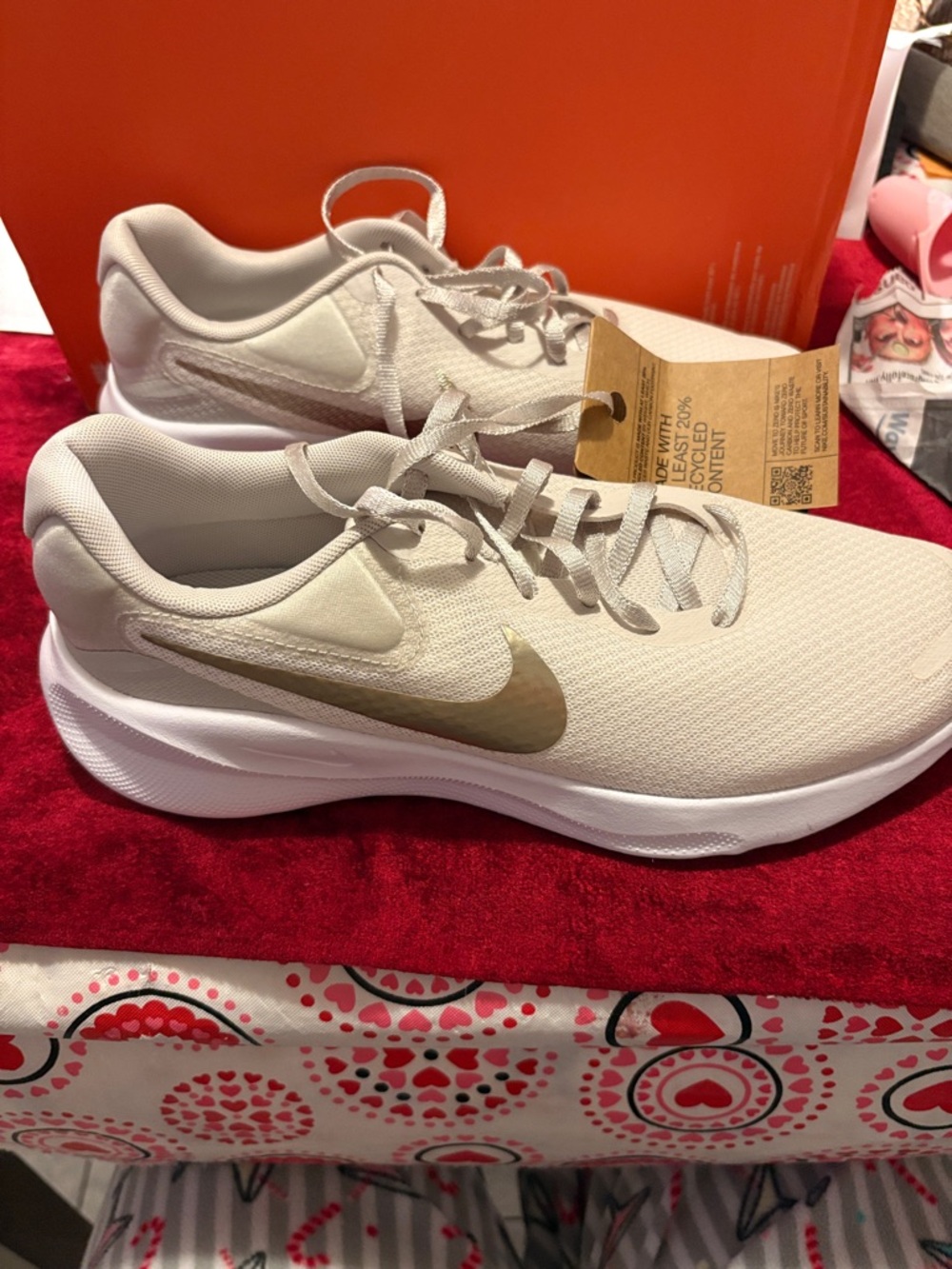 NEW Nike white/gold swoosh Running Shoes - Lightweight size 10 women 8.5 mens